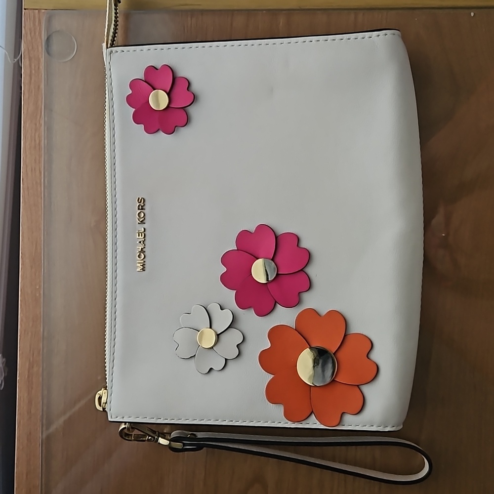 Michael Kors Flora floral handbag. Firm low pricing :)